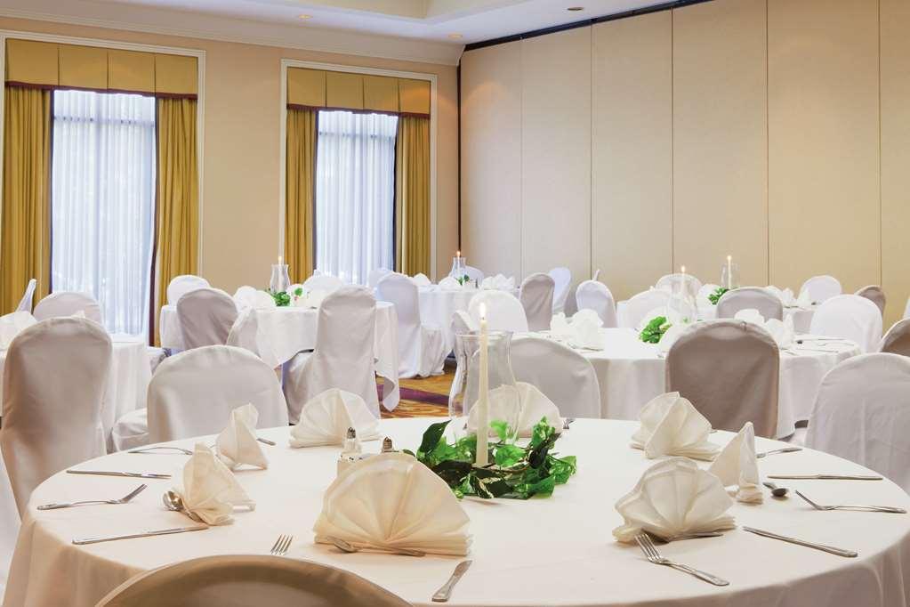 Doubletree By Hilton Atlanta Airport Hotel College Park Ресторант снимка