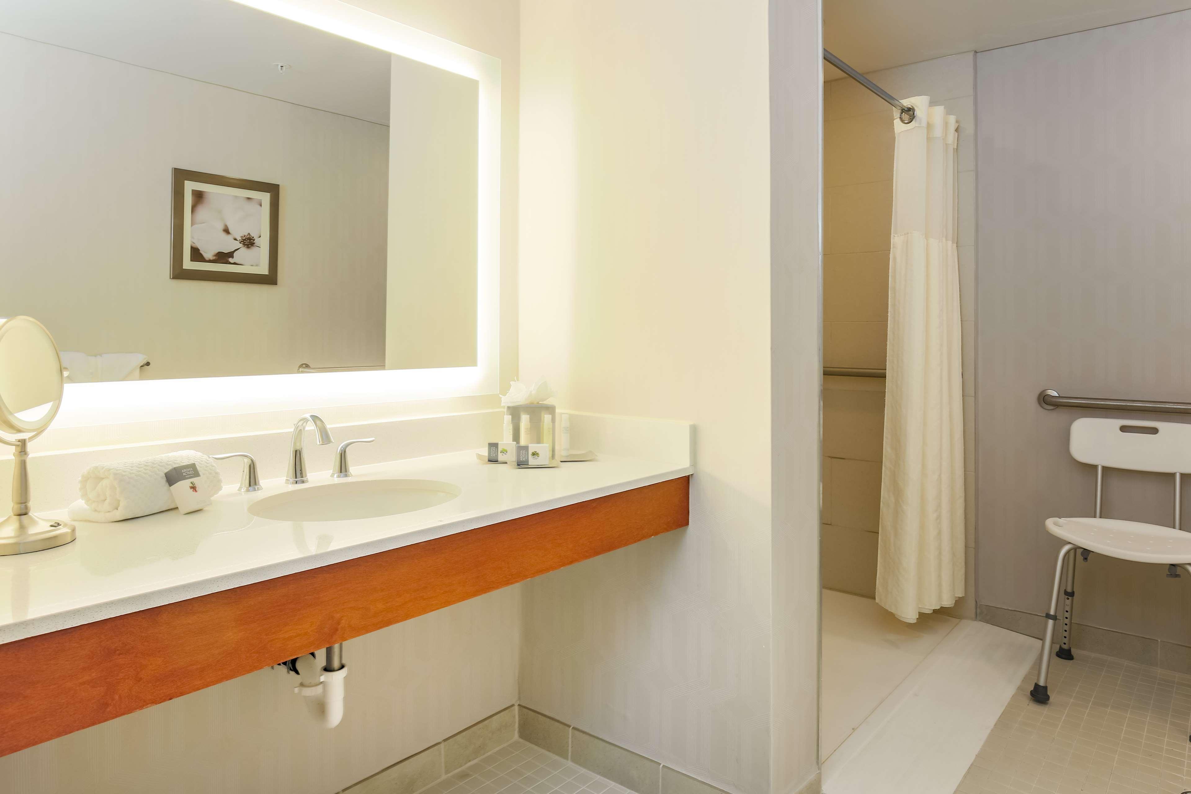 Doubletree By Hilton Atlanta Airport Hotel College Park Екстериор снимка