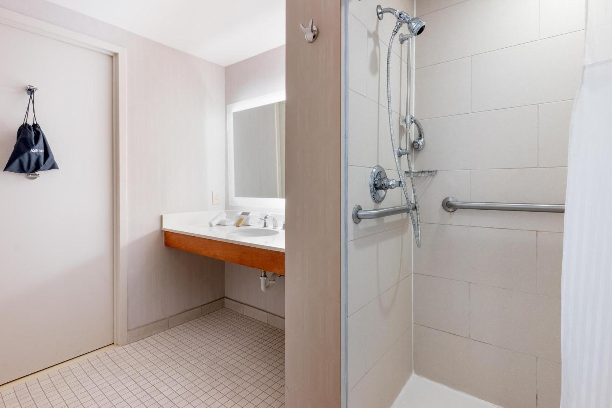 Doubletree By Hilton Atlanta Airport Hotel College Park Екстериор снимка