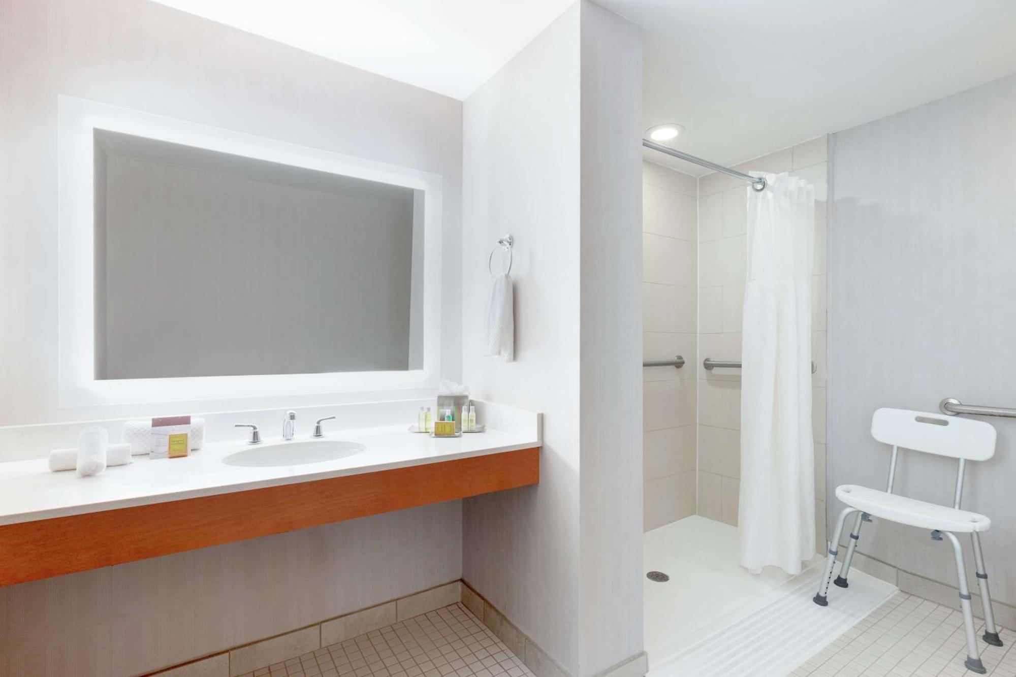 Doubletree By Hilton Atlanta Airport Hotel College Park Екстериор снимка