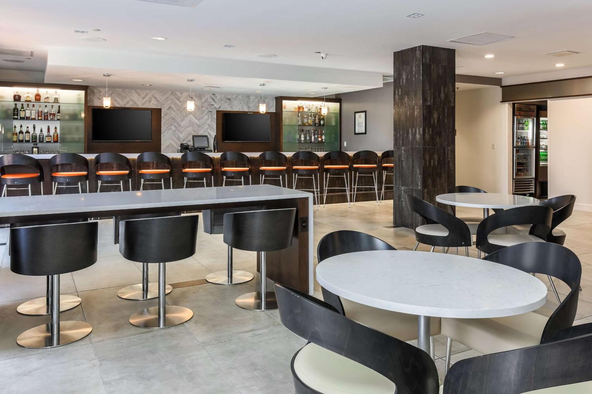 Doubletree By Hilton Atlanta Airport Hotel College Park Екстериор снимка