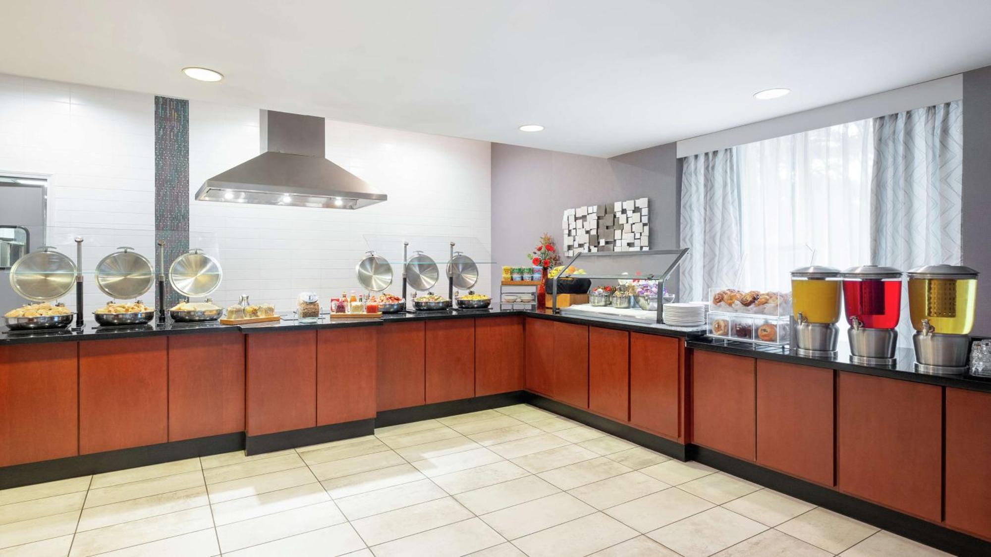 Doubletree By Hilton Atlanta Airport Hotel College Park Екстериор снимка