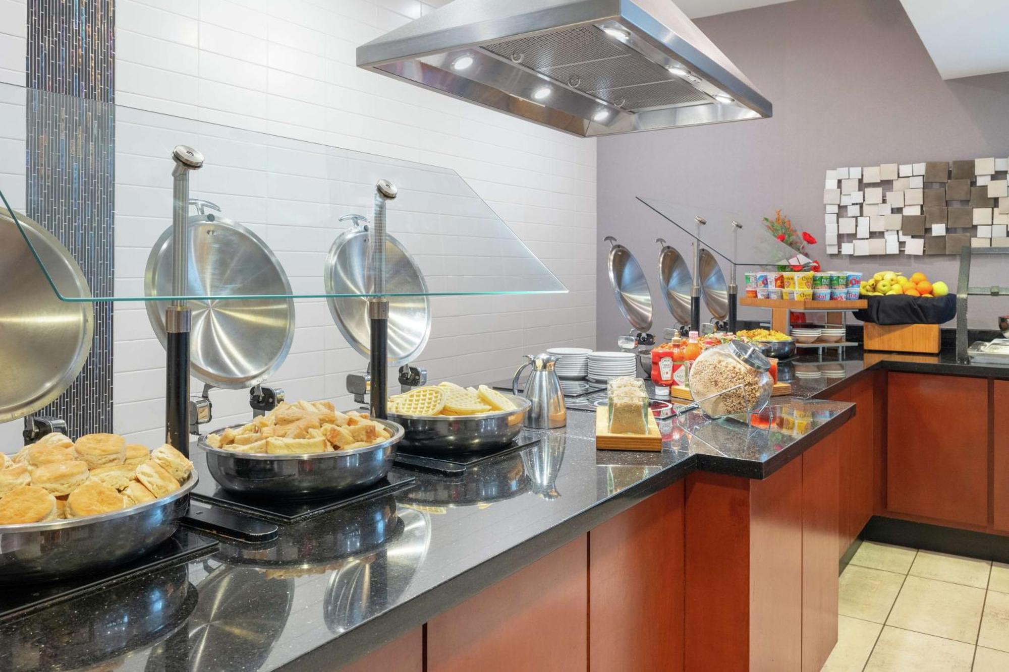 Doubletree By Hilton Atlanta Airport Hotel College Park Екстериор снимка