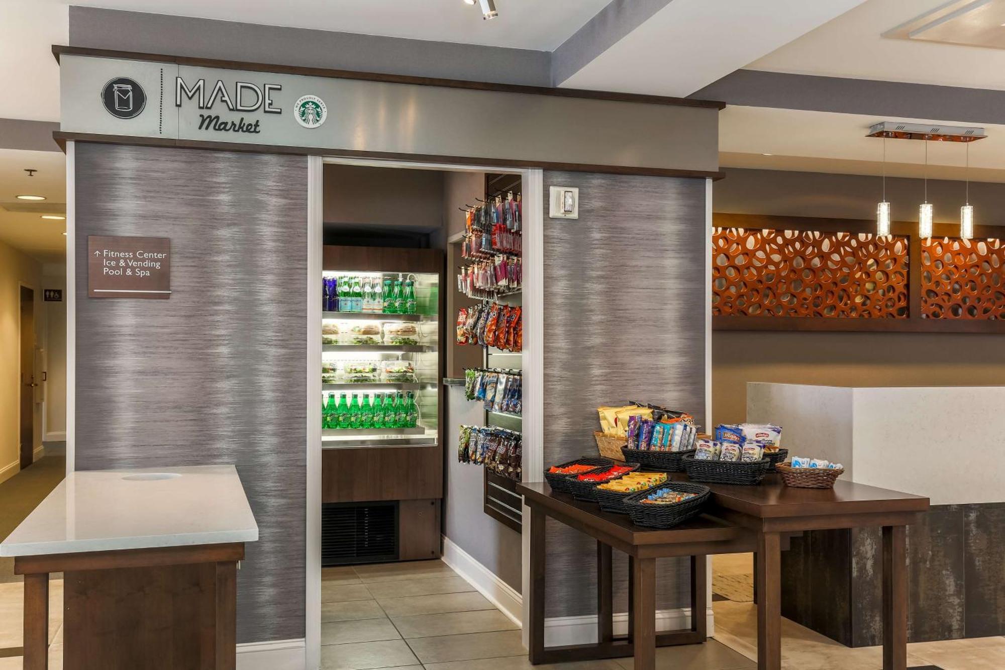 Doubletree By Hilton Atlanta Airport Hotel College Park Екстериор снимка