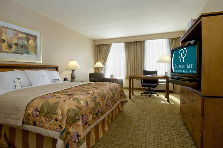 Doubletree By Hilton Atlanta Airport Hotel College Park Стая снимка