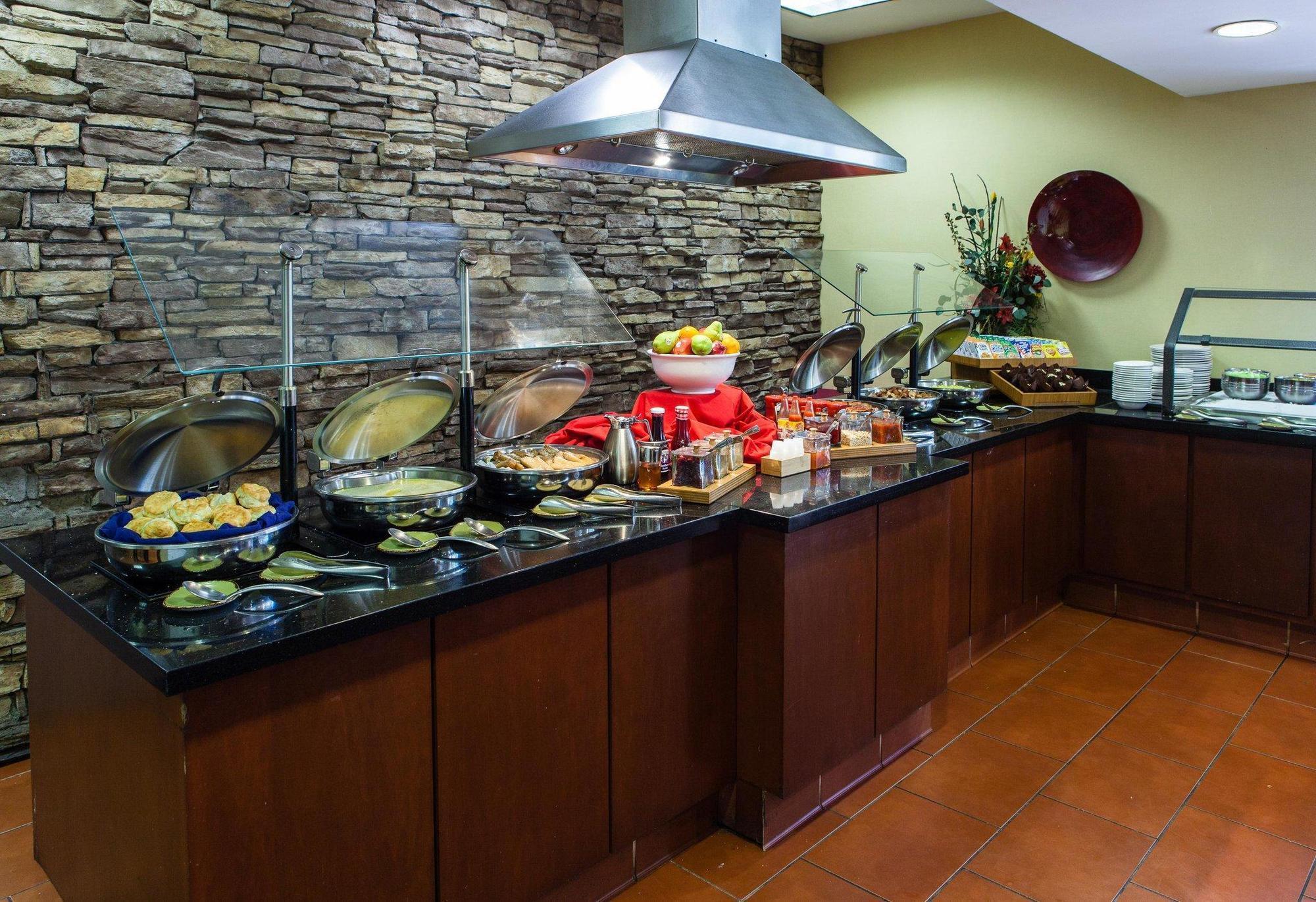 Doubletree By Hilton Atlanta Airport Hotel College Park Екстериор снимка