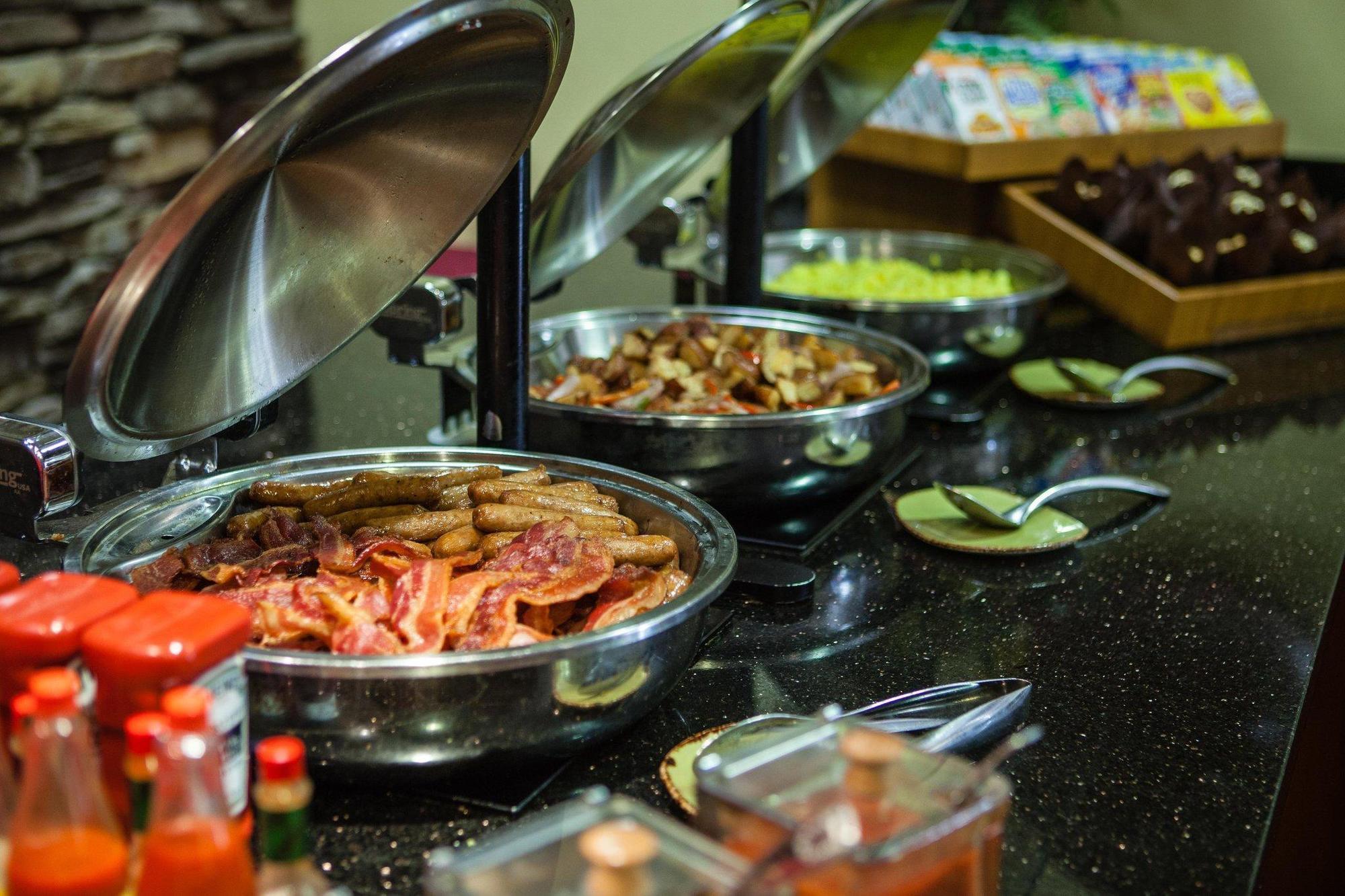 Doubletree By Hilton Atlanta Airport Hotel College Park Екстериор снимка