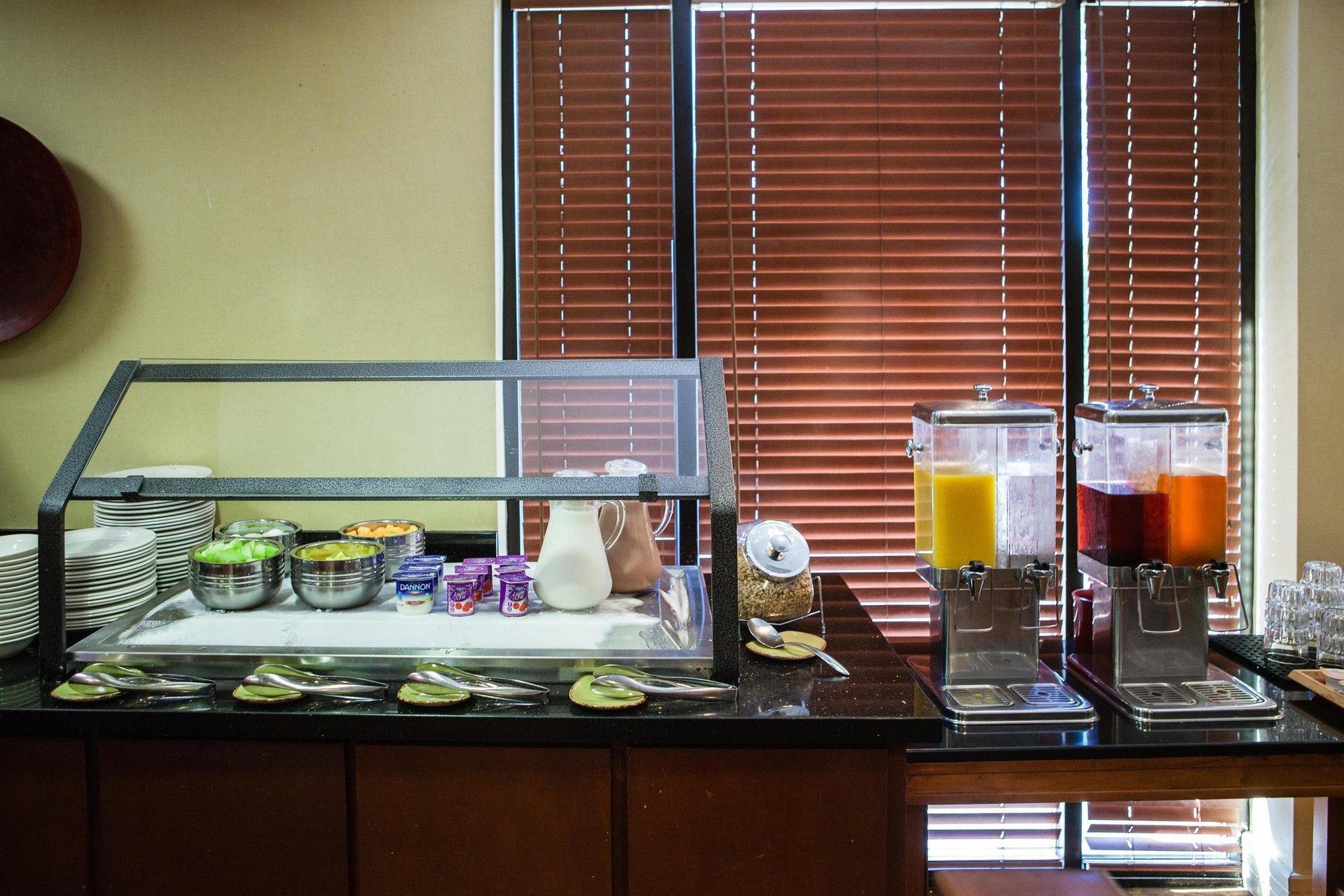 Doubletree By Hilton Atlanta Airport Hotel College Park Екстериор снимка